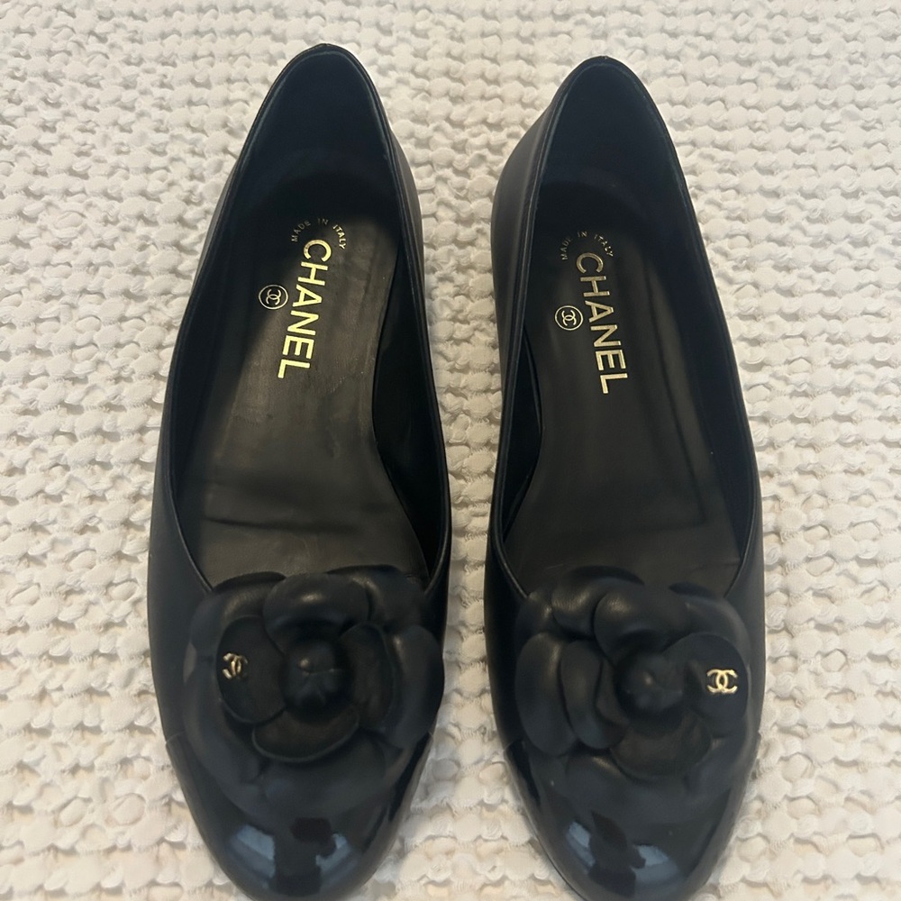 CHANEL Black Floral Accent Flats